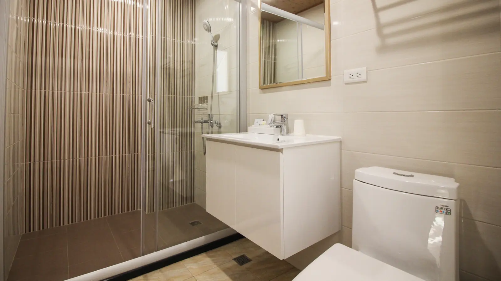 301四人房乾濕分離衛浴